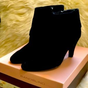 NIB! Bandolino “Quinlee” Size 8M Black